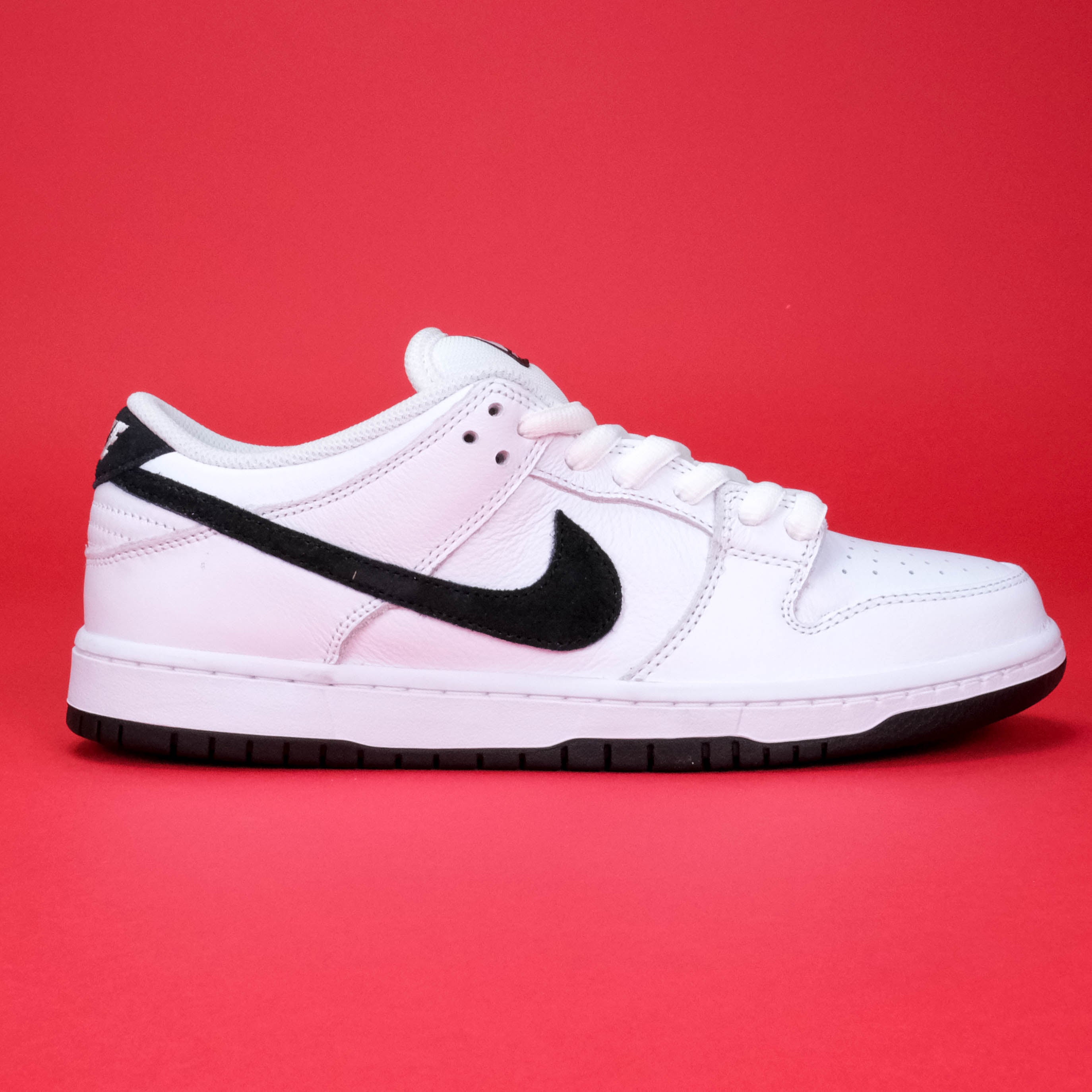 Nike SB Dunk Low Pro - White/Black — Val Surf
