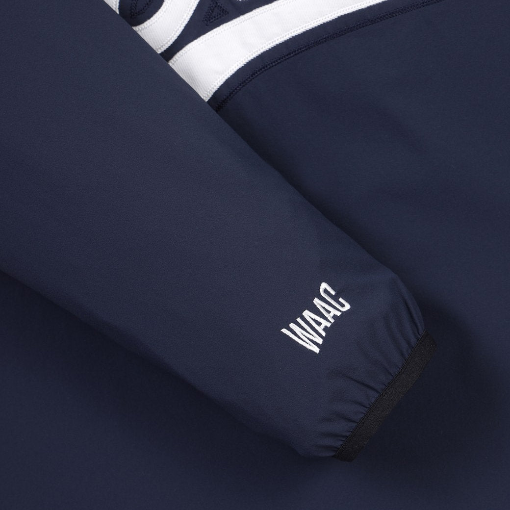 WAAC X JONES】MEN カーブロゴプルオーバー ネイビー