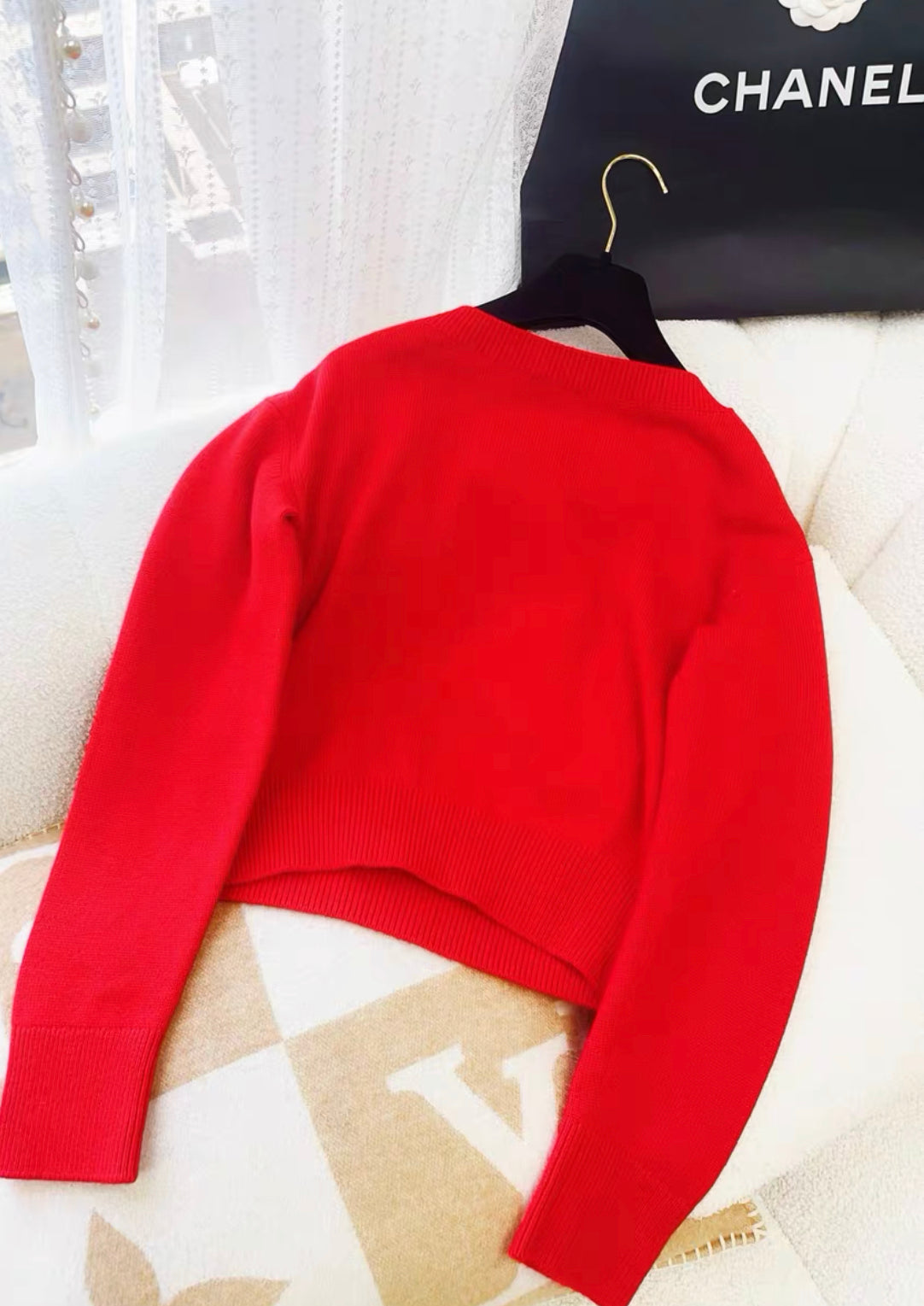 Chanel 21S CC pearl letter red knitted sweater size 34 – Wararni.com