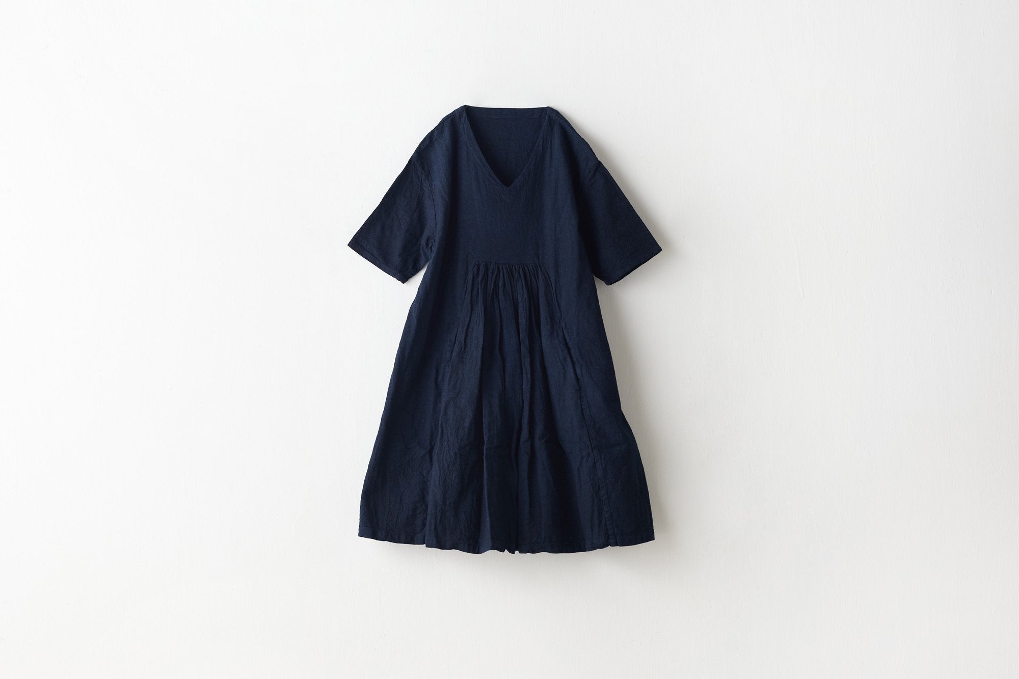 センターギャザーワンピース｜宝島染工 - パンと日用品の店わざわざ