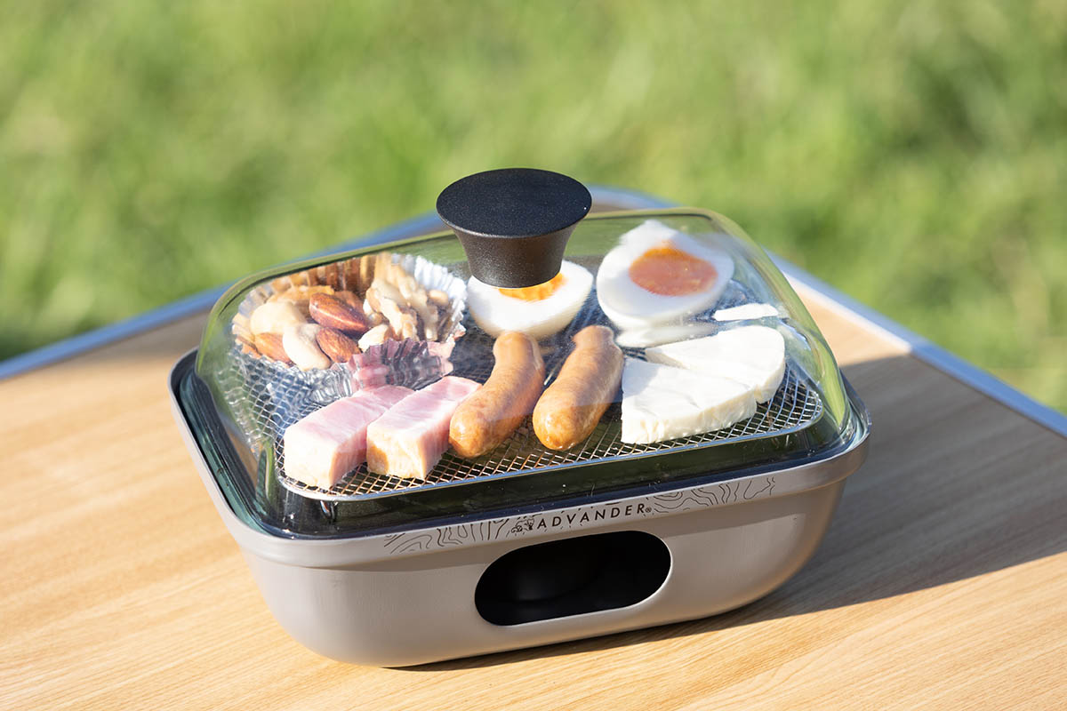 新鋭ブランド「アドバンダー」が放つ、ファミリー向きのお手軽“燻製