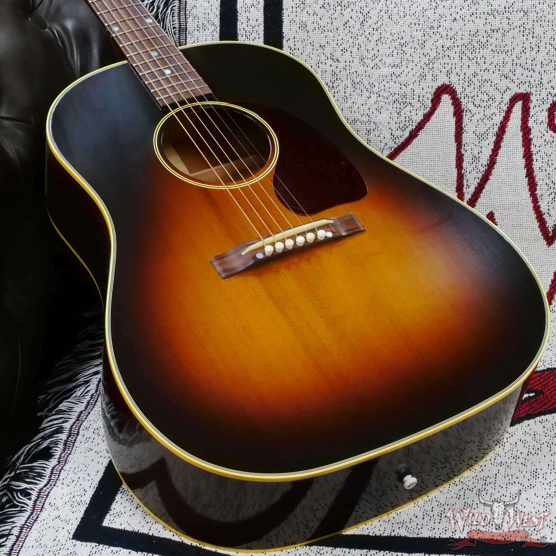 Gibson Custom Shop 1942 Banner J-45 Vintage Sunburst