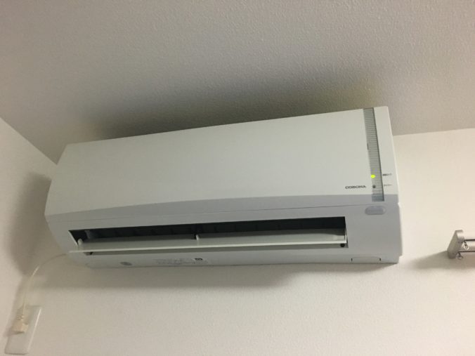コロナのエアコンが背抜きクリーニングで寒いくらい冷えるようになっ