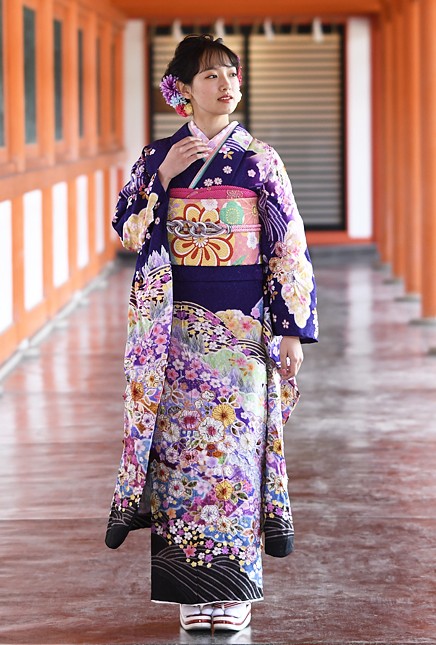 紫色に優しい色合いの絞り染めの花々の振袖【KR-05】｜振袖ギャラリー