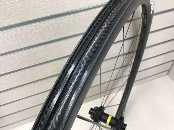 限定モデル MAVIC『COSMIC SLR 32 DISC SMU』入荷しました！
