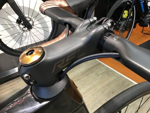 ハンドル周りの軽量化・剛性UPに！『RSLカーボンステム』