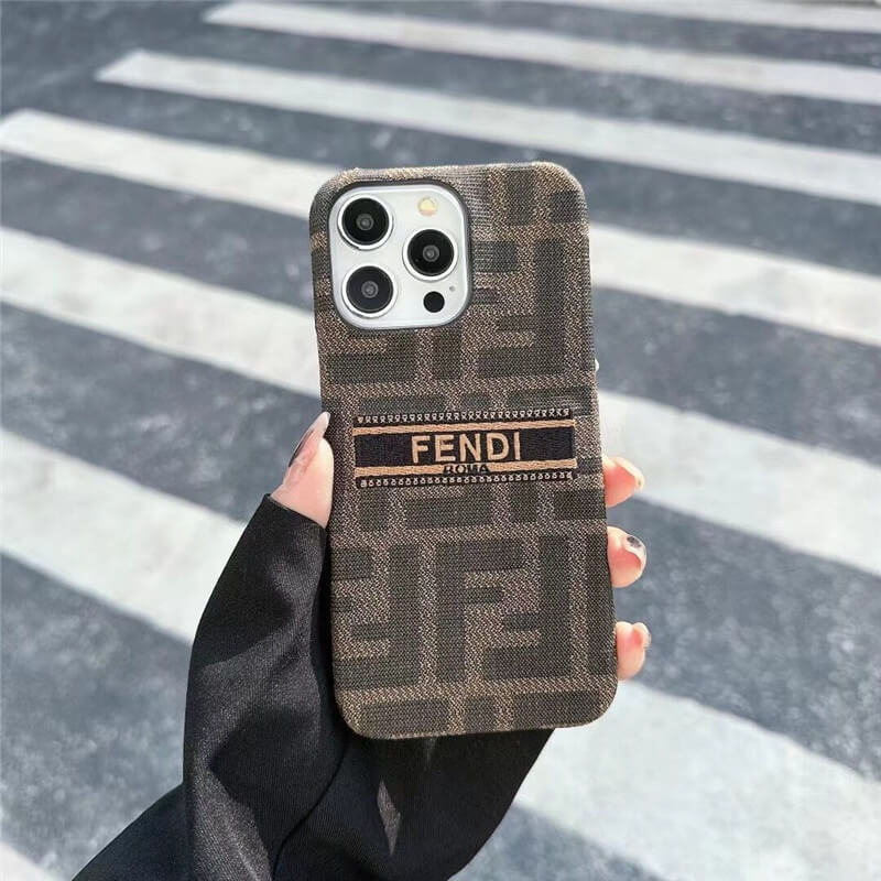 fendi アイ フォン16/16pro ケース モンスター フェンディ iphone15pro
