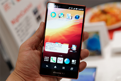 三辺狭額縁デザインが魅力のAQUOS ZETAやXperia Z2 Tabletをじっくり