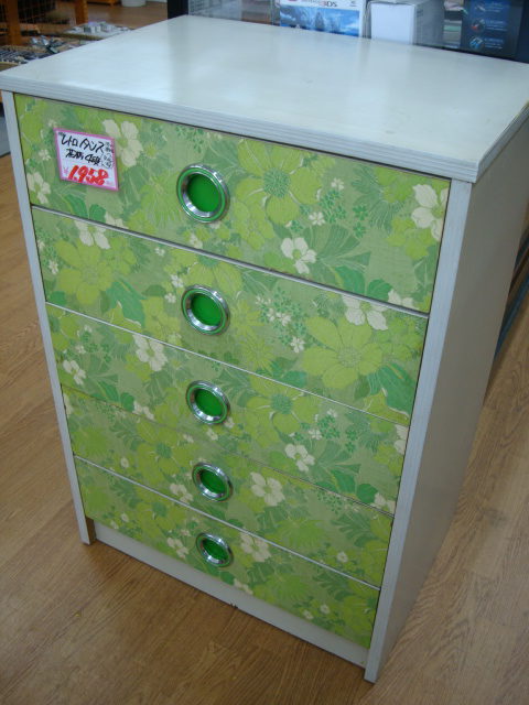 今、ブーム！昭和レトロ！！ 花柄整理タンス￥1.958税込 リユース