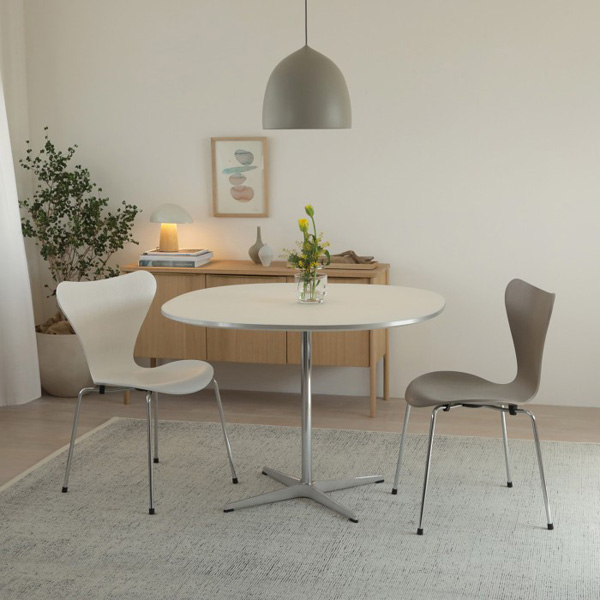 丸テーブルを考えると見えてくる、一本脚テーブルの魅力