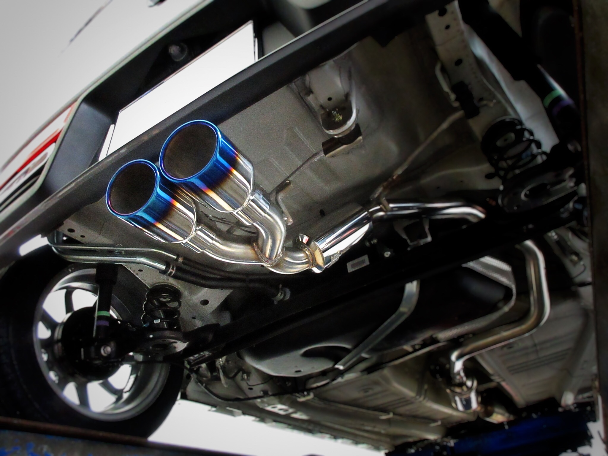 やっぱりこの車には“センターデュアル出し”がお似合いです！スズキ