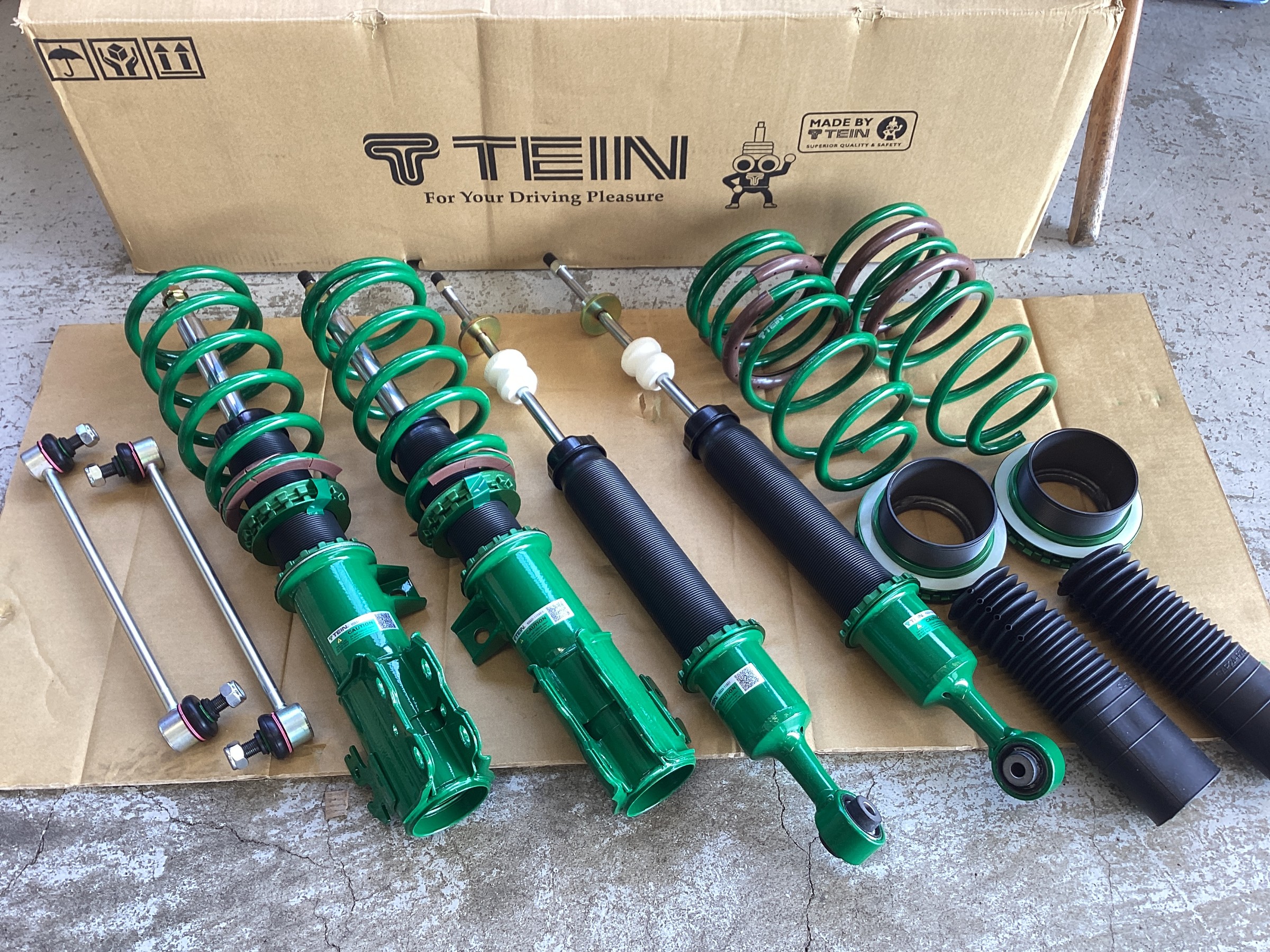 アクア NHP10 車高調取り付けます！ | トヨタ アクア 足まわり