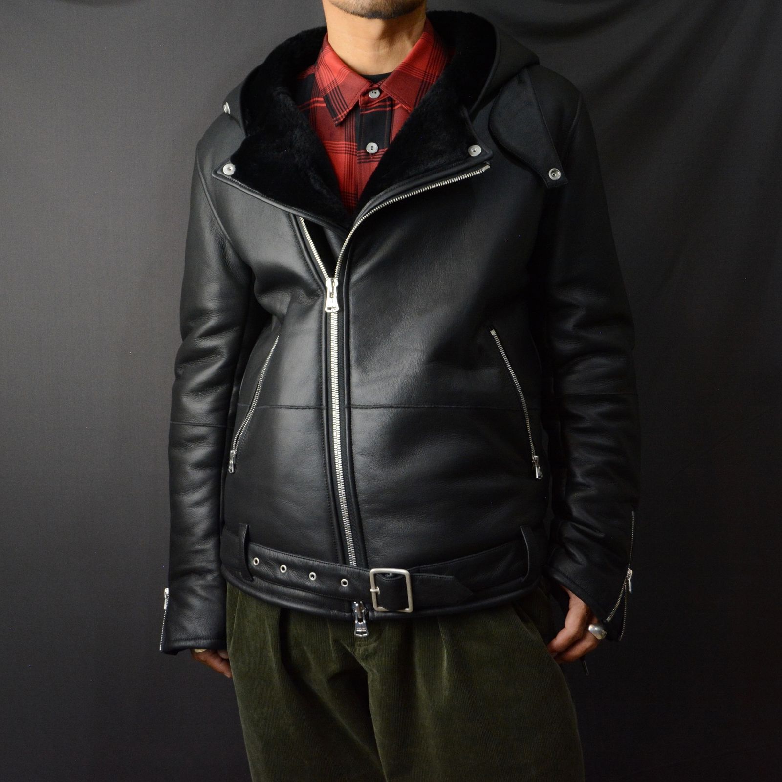 ISAMU KATAYAMA BACKLASH - ムートン フーディーブルゾン （BLACK