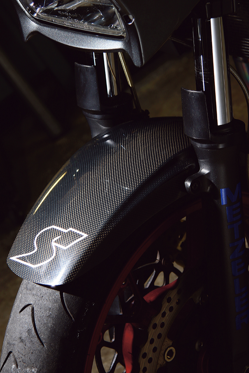 フロントフェンダーの選び方。機能パーツだけに剛性も重視したい