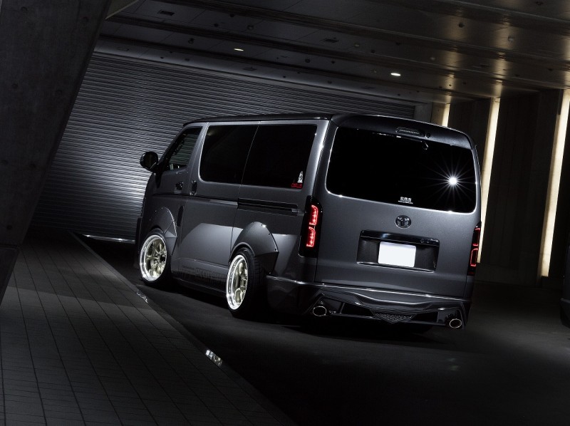 ES PROGRESSII リアウィング FRP製未塗装 □ハイエース標準1型 | 200系