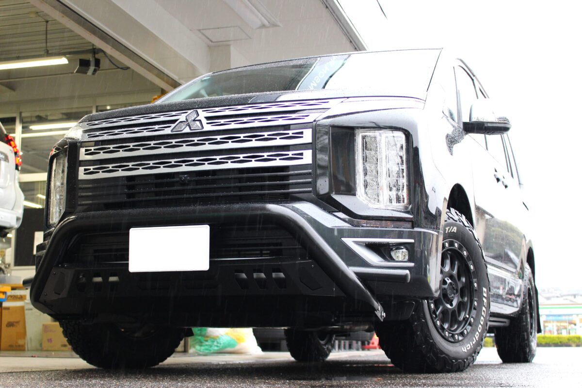 デリカD5に人気のゴツいバンパー！オートフラッグスのゴクブトRⅢを