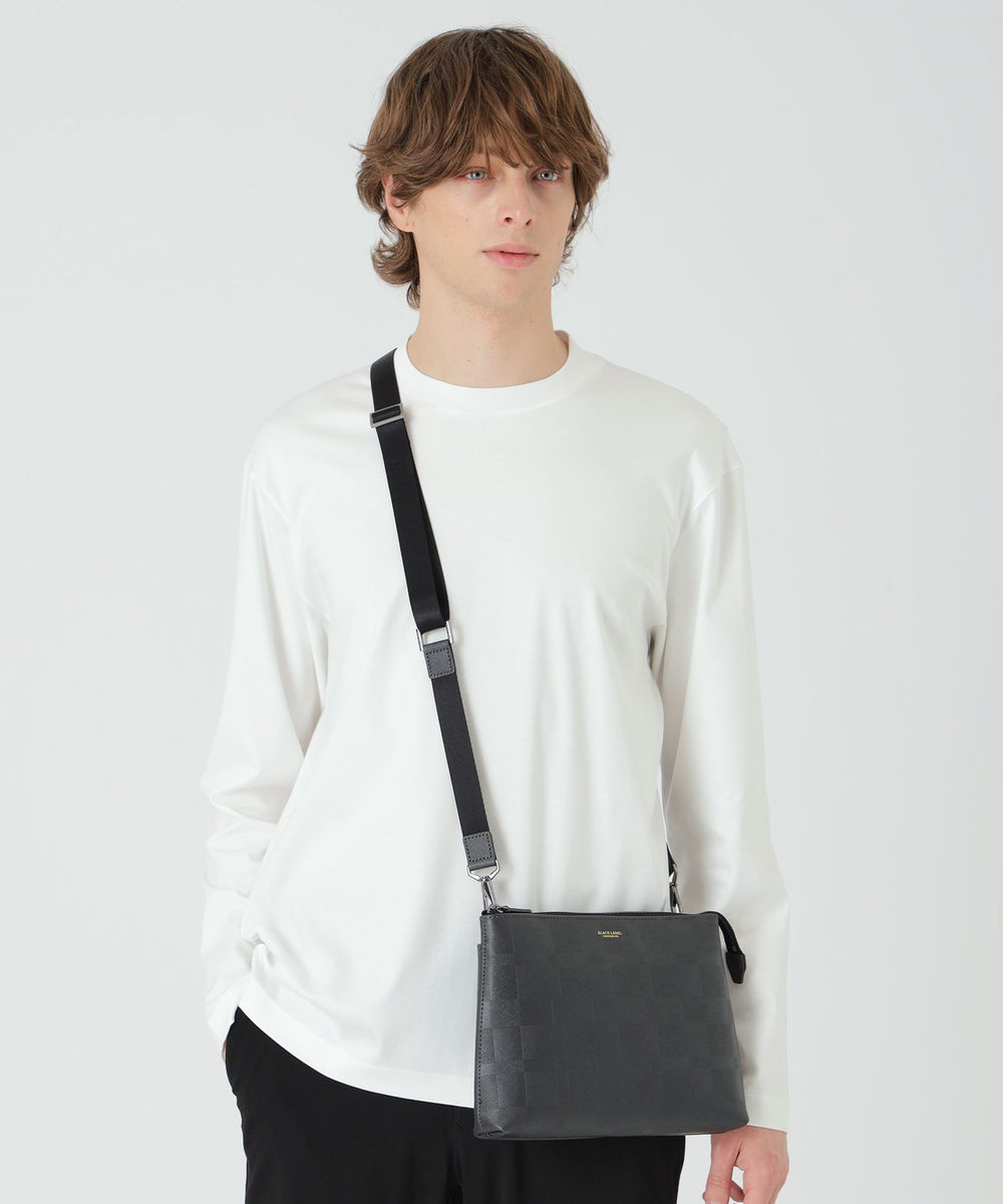 エンボスチェックスクウェアサコッシュ（バッグ）｜BLACK LABEL