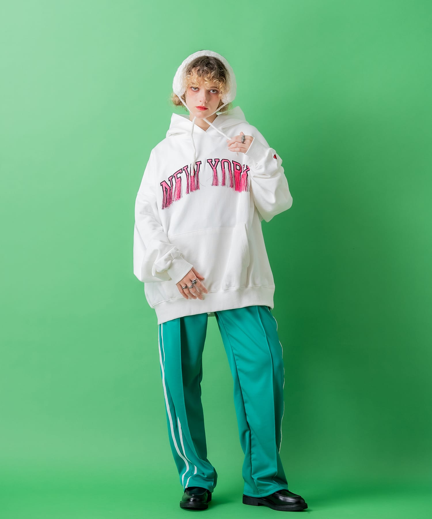 ニューヨークフリンジミックス刺繍ロゴスウェットプルオーバーパーカー
