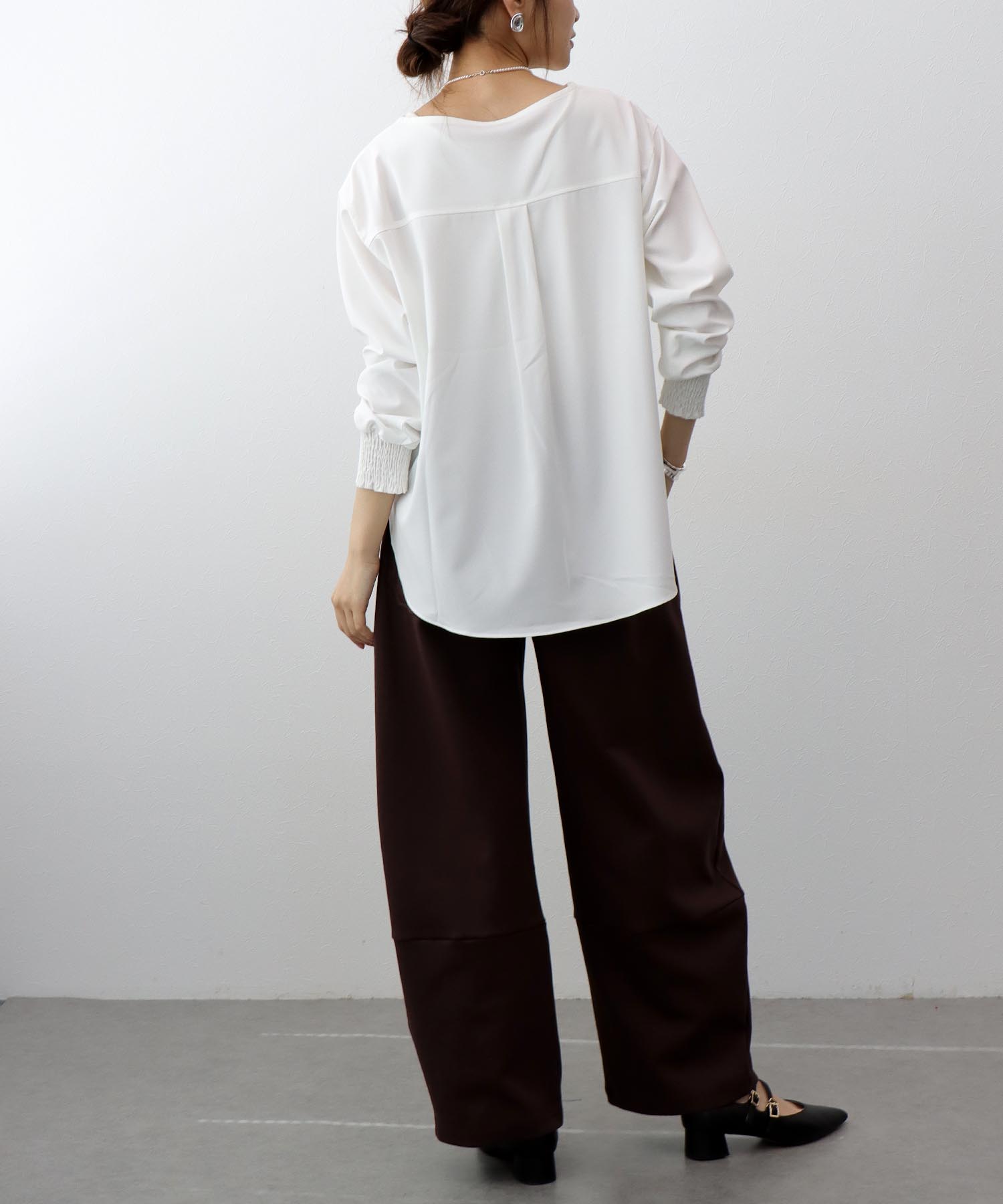 シャーリングカフスブラウス | AND ON JIONE STORE（アンドオン