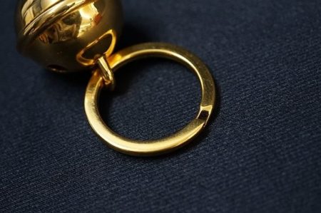 ころんとした鈴チャームが可愛らしいエルメスのキーリングを買い取りました