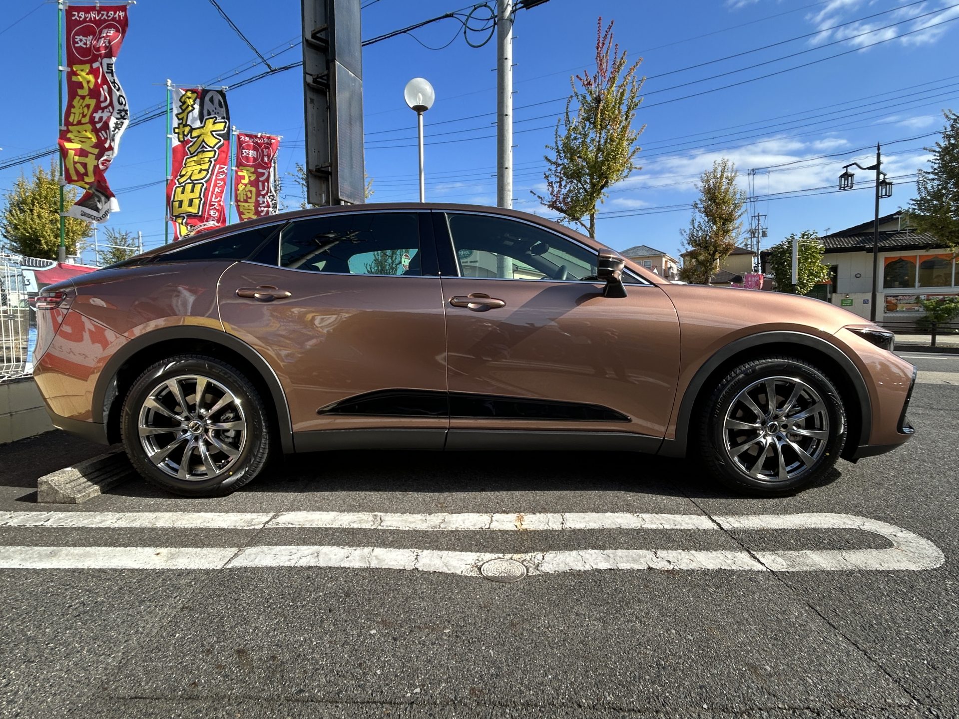 スタッドレスタイヤ装着×TOYOTA クラウンクロスオーバー | 秋山タイヤ