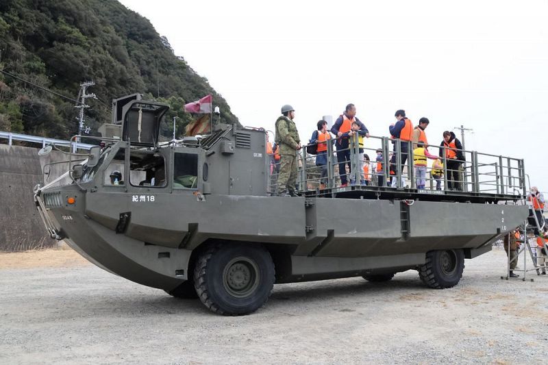 水陸両用車に乗船 地域住民160人、和歌山県すさみ：紀伊民報AGARA