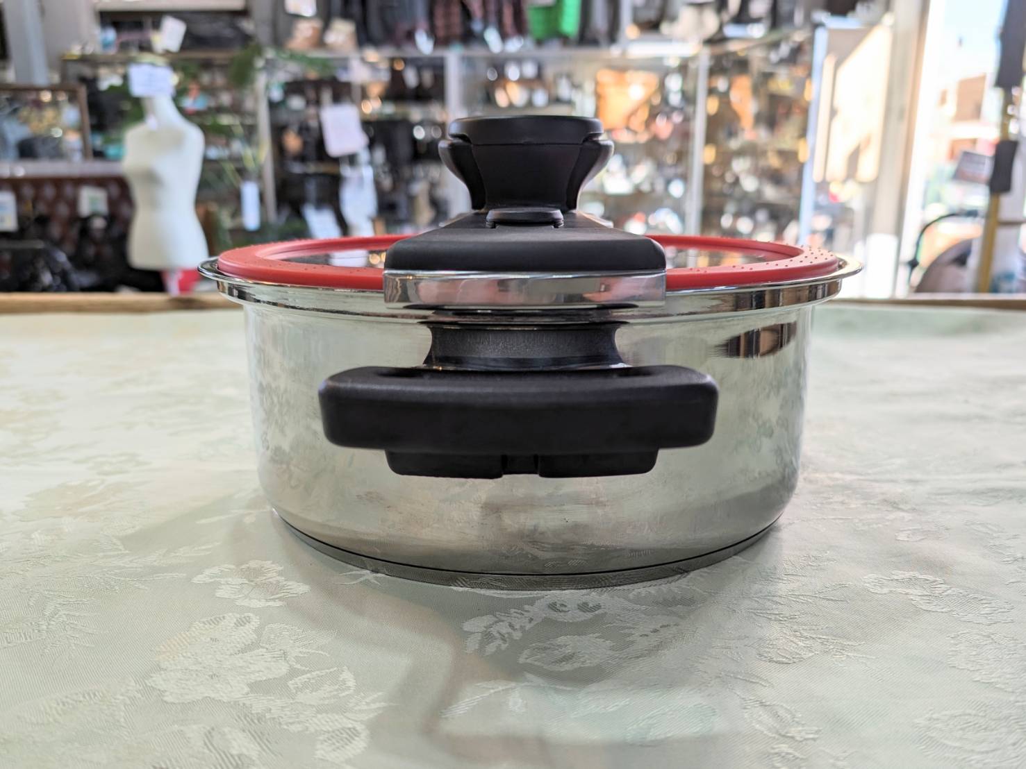 MEYER マイヤー クイッカークッキング 低圧力鍋 24cmを店頭にて販売中