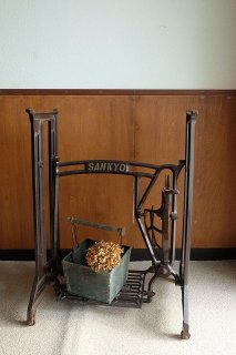 足踏みミシンテーブル