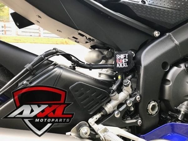 バイク用ブレーキリザーバーカバーで手軽にドレスアップ！｜AxxL