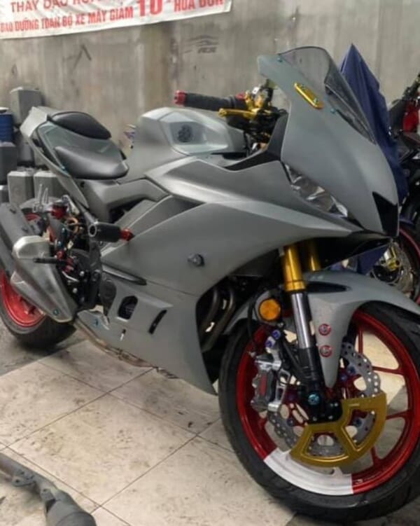 YZFR25/R3 を YZF-R6 フェイスにカスタム!!｜AxxL