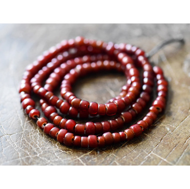 2512】ANTIQUEホワイトハーツ血赤&濃赤輪切型ミックス中粒ビーズ一連A1