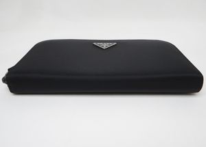 PRADA プラダ ナイロン ラウンドファスナー長財布 三角プレート