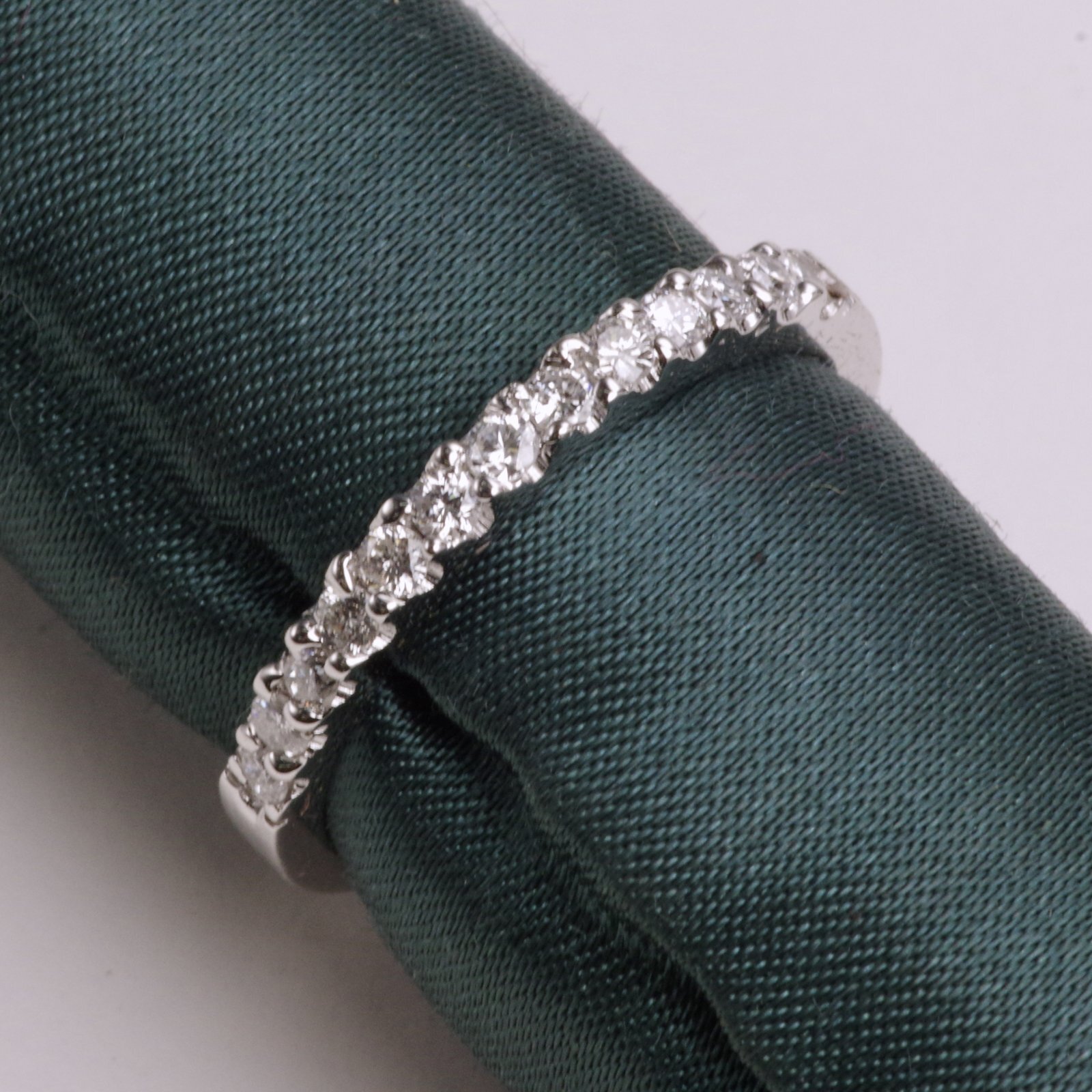 Pt900ハーフエタニティリング - ベル宝飾オンラインショップ