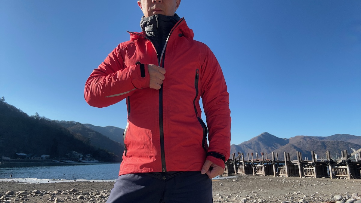 アウトドアライターがパタゴニア「マイクロ・パフ・フーディ」を