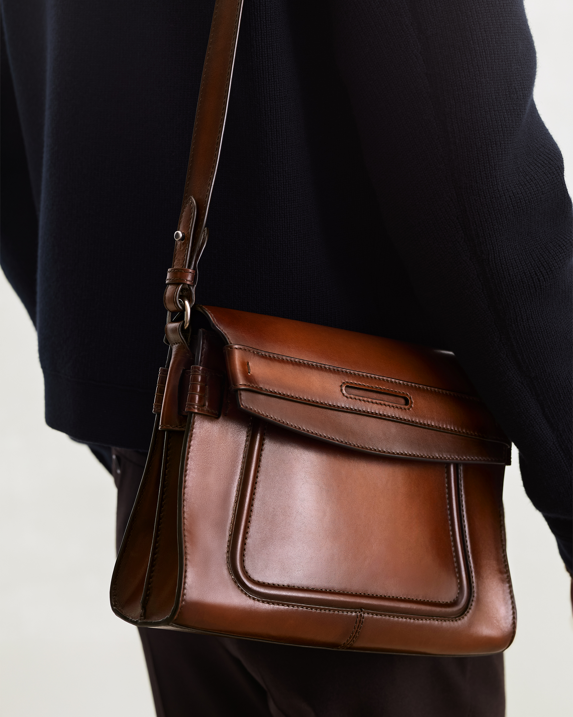 アンディ クロスボディ メッセンジャー | ベルルッティ JP