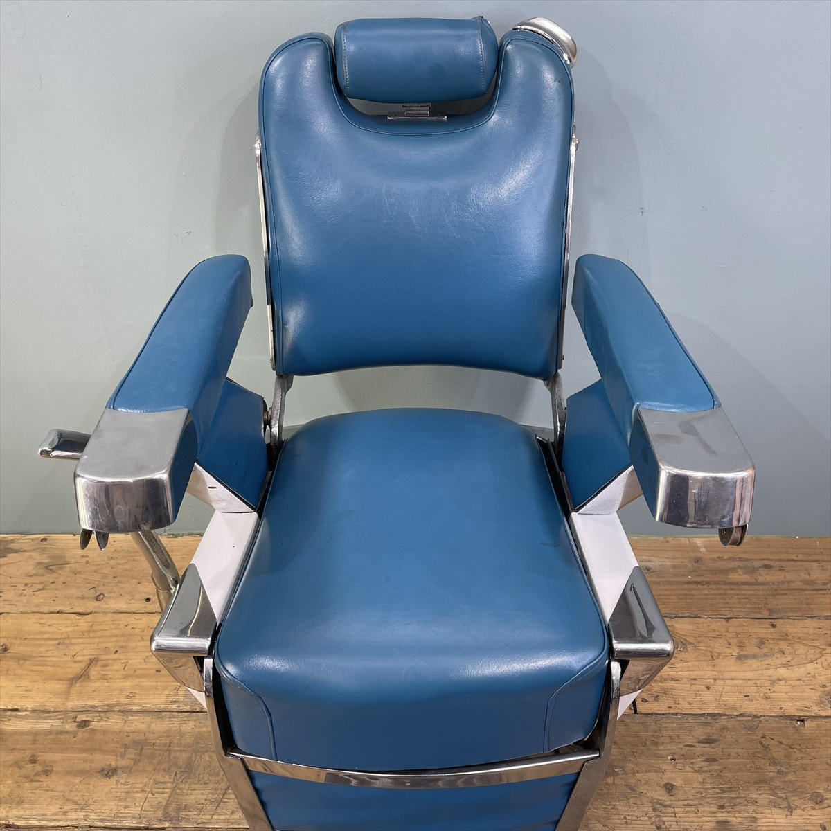 タカラベルモント レトロバーバーチェア（理容椅子）【57号】の卸