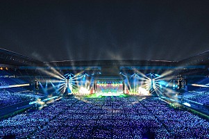 UVERworld、自身初のスタジアムライブとなった日産スタジアム公演を