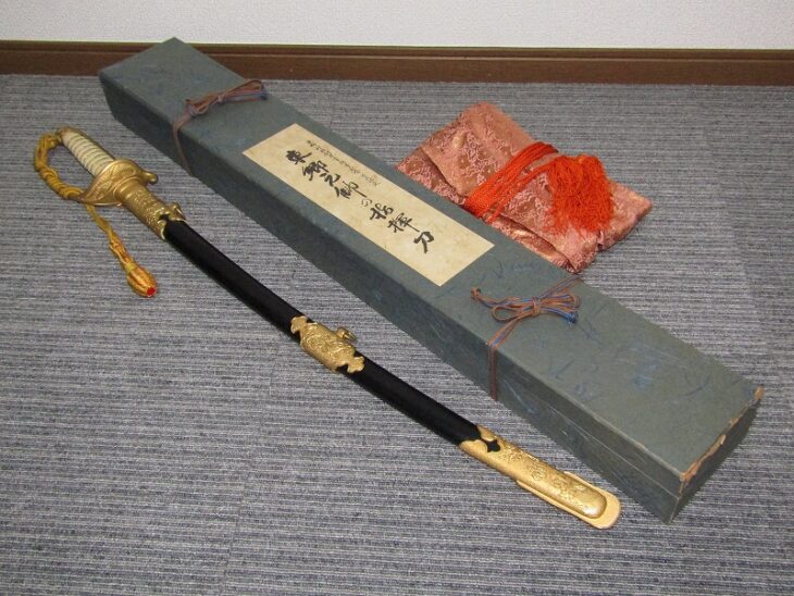 東郷神社創建50周年記念 公式認定 東郷元帥の指揮刀 純金仕上げ 模造刀