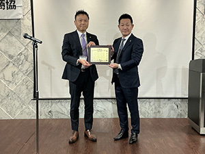 関西遊商 日本赤十字社より金色有効章受領 – 娯楽産業