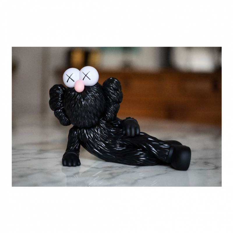Kaws - Time Off Black - - Sculpture