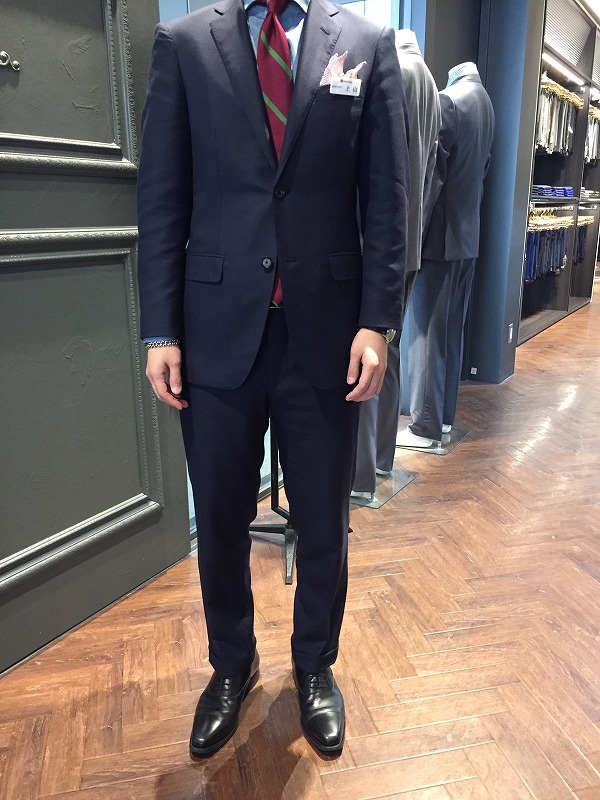 ネイビースーツで格好よく！【東京 新宿三丁目】｜オーダースーツなら