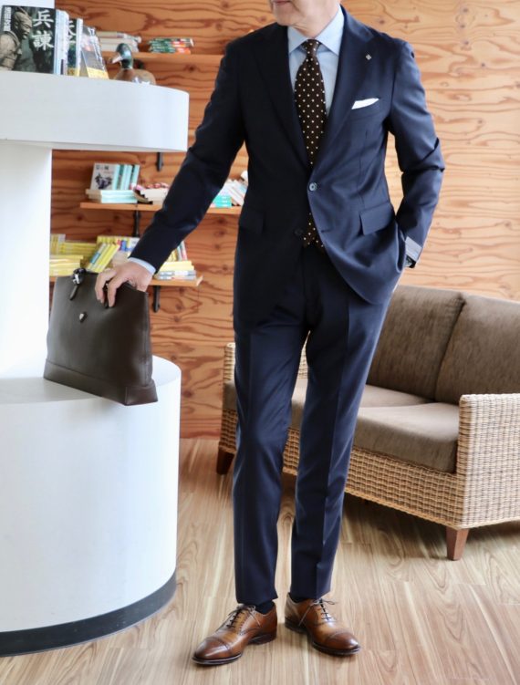 クラシック回帰!? TAGLIATORE/タリアトーレのダークブルースーツ