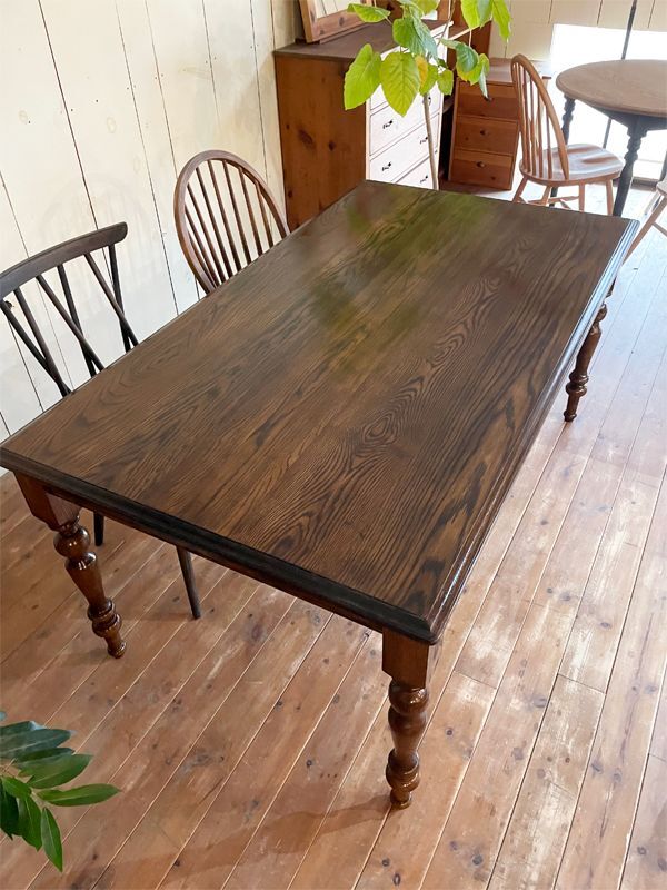 W1600ホワイトオークターンドレッグダイニングテーブル天板低め@大阪東京