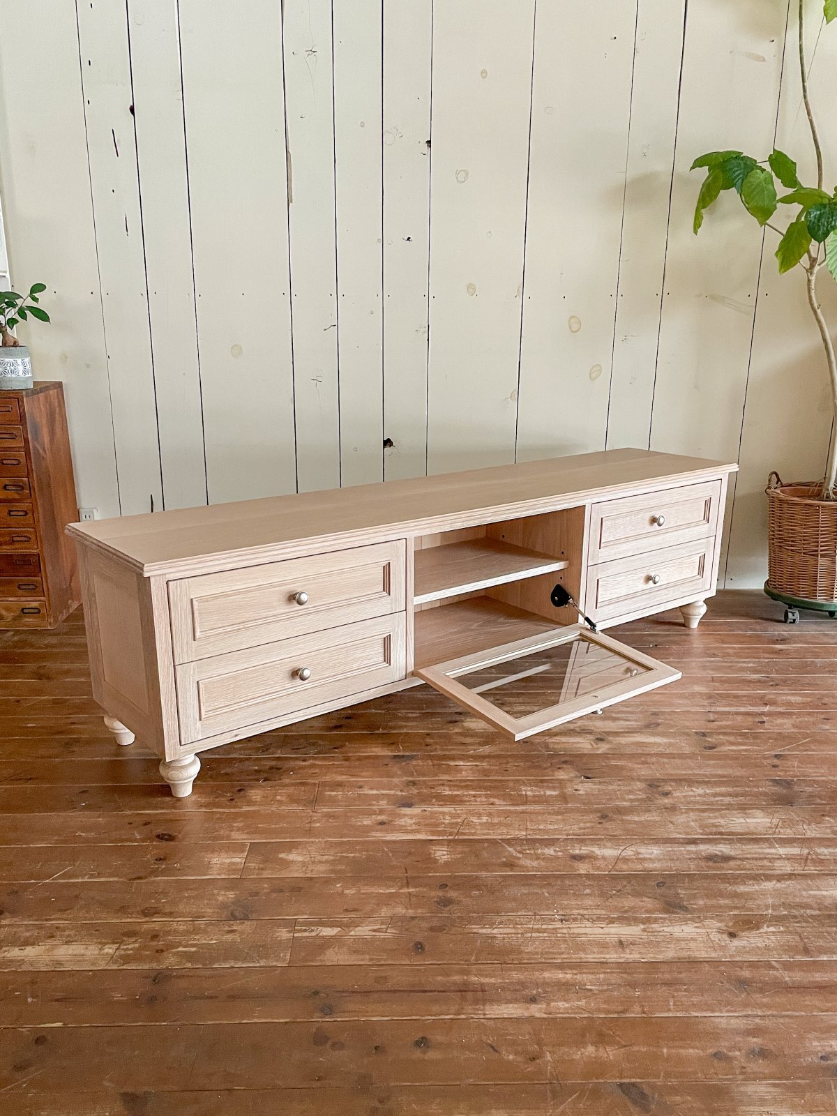 輸入住宅ホワイトオーク材テレビボードW1800制作実例オーダーメイド