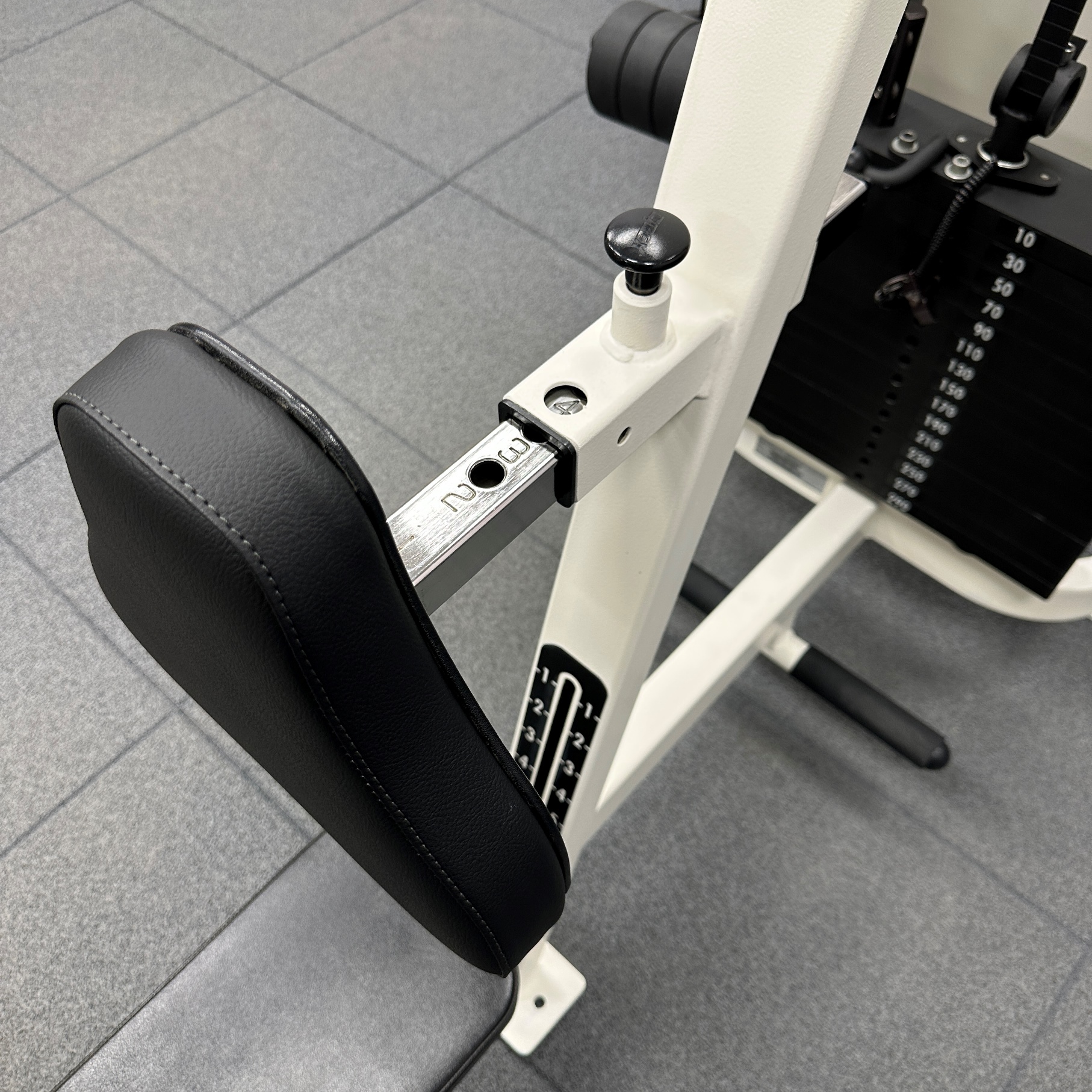 Cybex VR2 Dual Axis Row / Rear Delt - Branded Used Gym Equipment