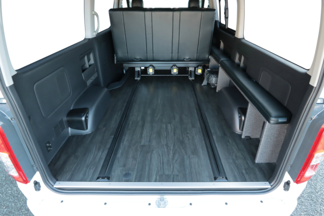 200系ハイエースワゴンGLに床貼り加工を施工しました！｜トランポ