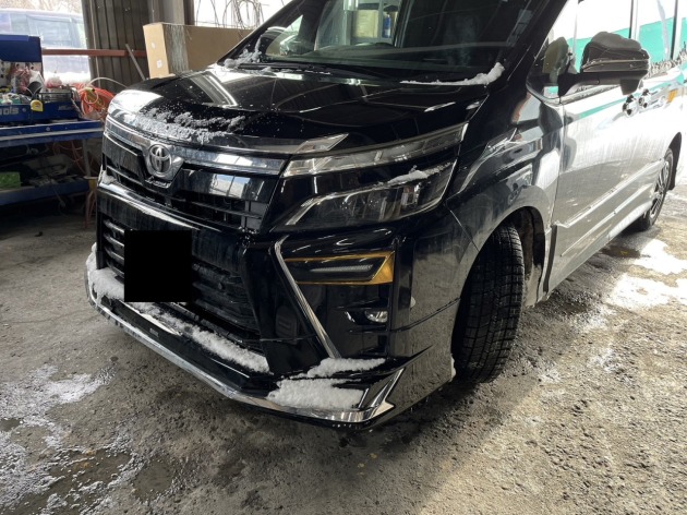 ヴォクシーのモデリスタフロントスポイラー割れ！新品交換修理！｜傷