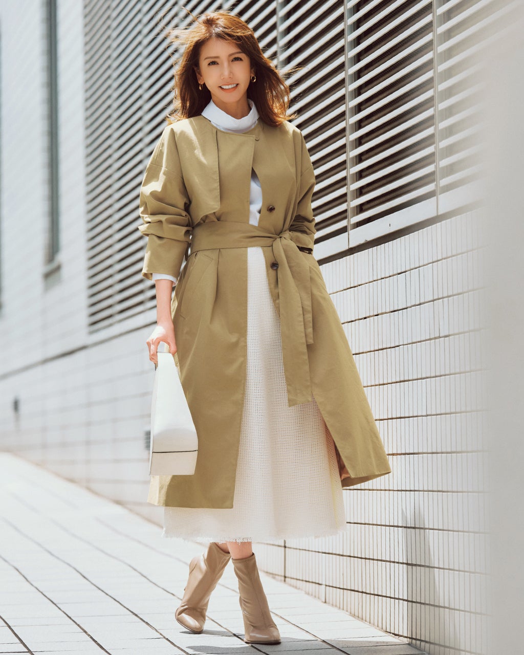 光沢ギャバジン・ノーカラートレンチコート/DoCLASSE