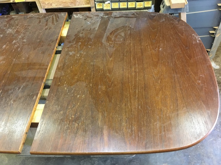 家具修理 ダイニングテーブルの修理・再仕上げとチェアの修理のご依頼