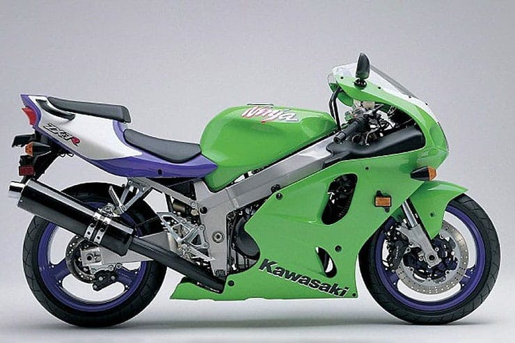 Kawasaki ZX-7R (1996-2002): [Review & Buying Guide]